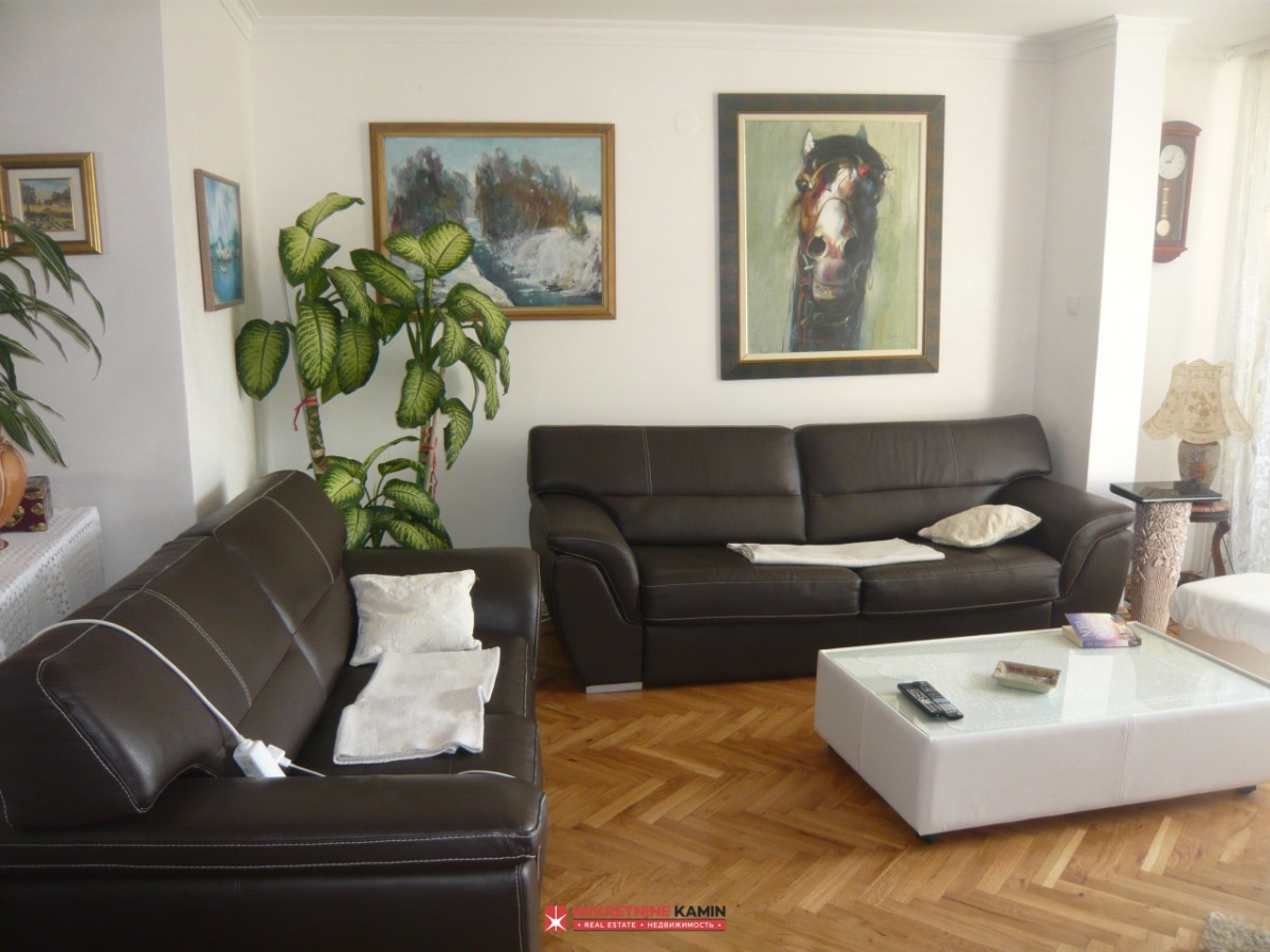 Renovated Three-Bedroom Apartment of 90 m² near a School, Budva