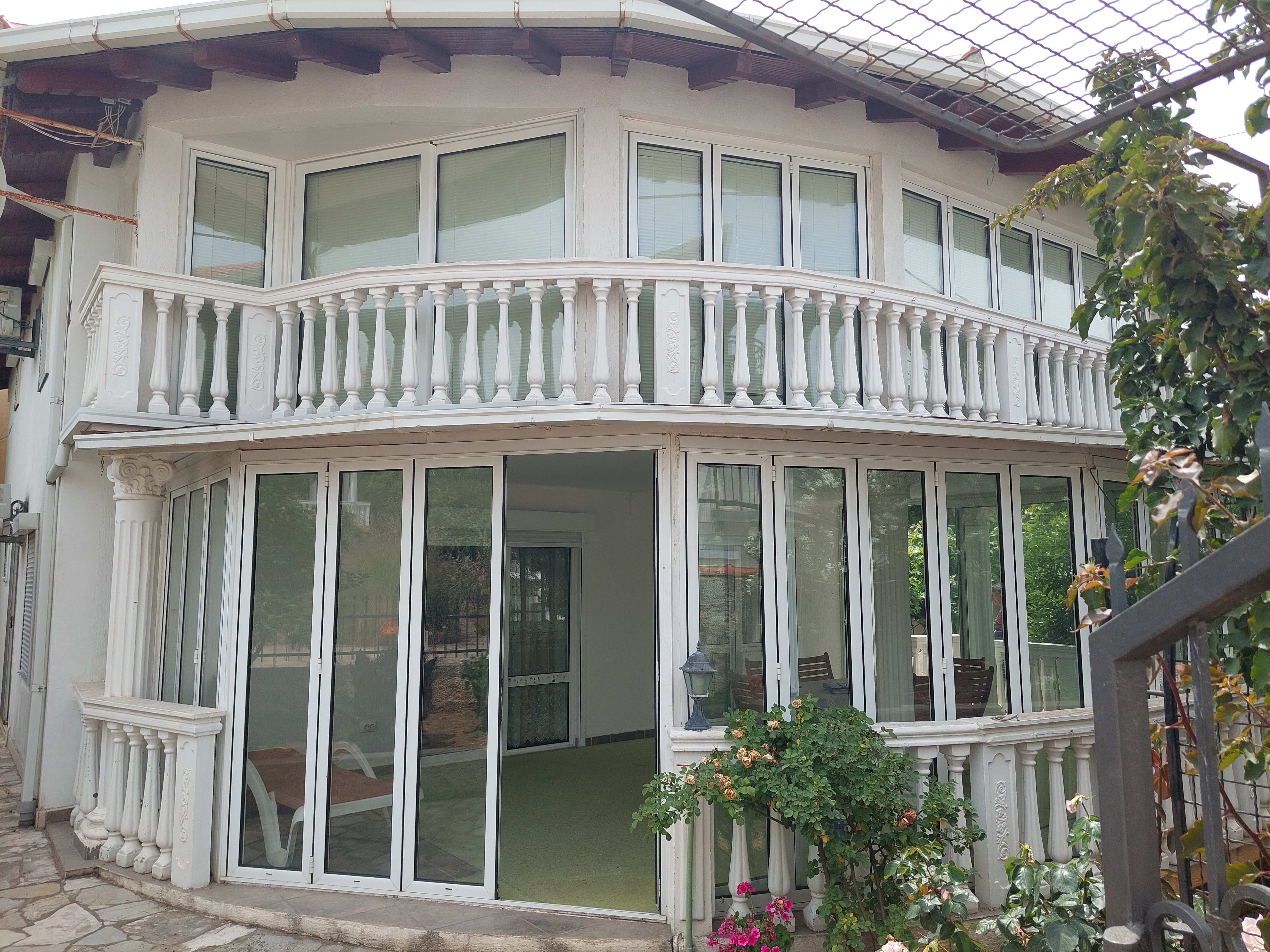 Opremljena kuća sa dodatnim objektom, manje od 150 m od mora, Utjeha, Bar
