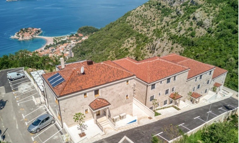 Luxury Three-Bedroom Apartment with Sveti Stefan and Sea Views, Tudorovići, Budva